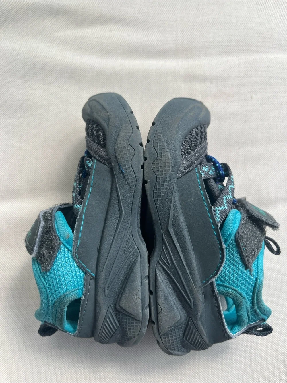 Oshkosh Toddler Shoes size 4